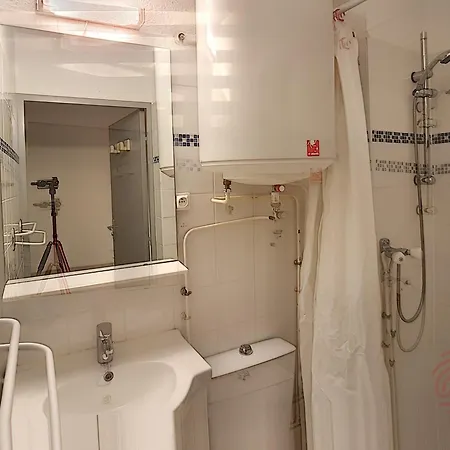 Renove Avec Balcon, Proche Des Thermes De Lamalou, Animaux Acceptes, Parking Gratuit. - Fr-1-451-131 Апартаменты *